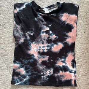 EXCELLENT LIKE NEW CONDITION- LOVE ADY Trendy Sleeveless Top